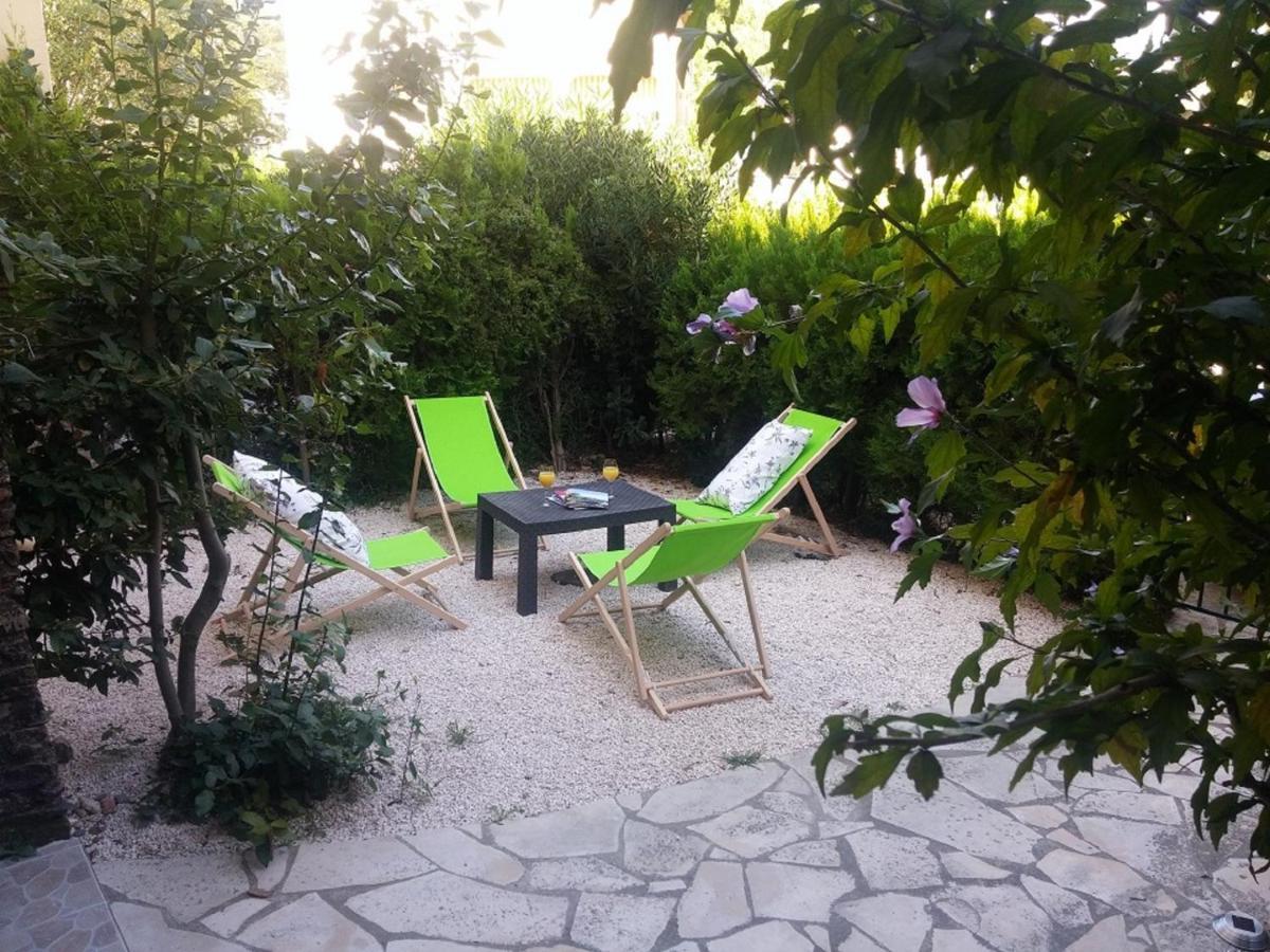 Pleasant T3 with Garden: Centrally Located Near Beaches Cavalaire-sur-Mer Exterior photo